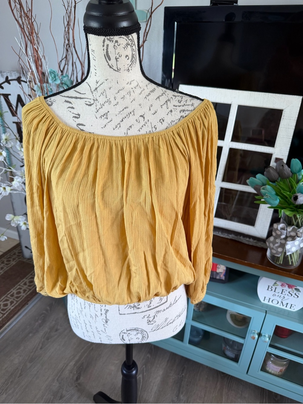 LA MIEL Mustard Off-Shoulder Crop Top Medium